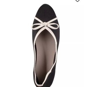 Tahari
Women's Tortuga Knit Flat